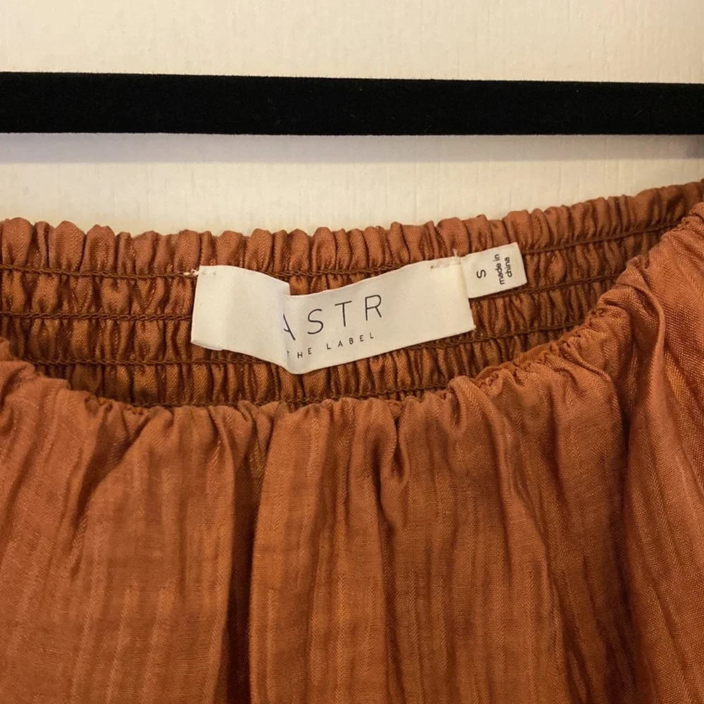 ASTR Puff Sleeve Crop Top - Picture 2 of 3